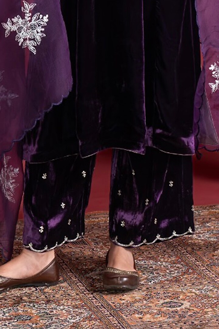 Purple Silk Velvet Embroidered Kurta Set by Pairaahan at Pernia's Pop Up Shop