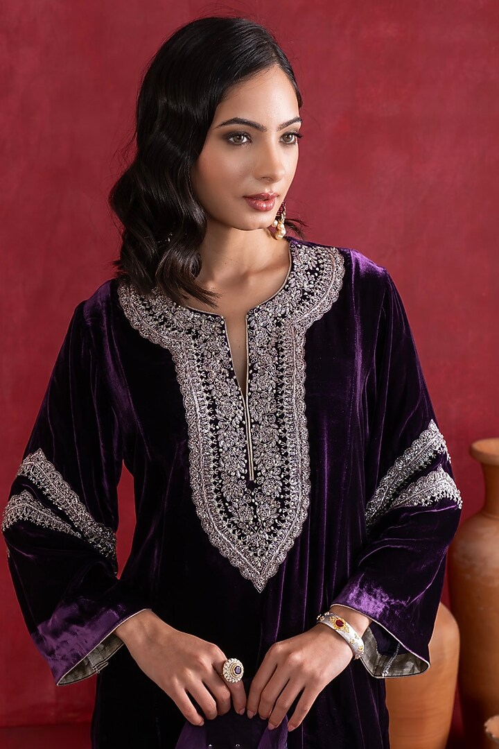 Purple Silk Velvet Embroidered Kurta Set by Pairaahan at Pernia's Pop Up Shop