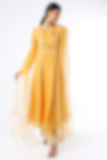 Yellow Embellished Kurta Set by Sandhya Shah at Pernia's Pop Up Shop