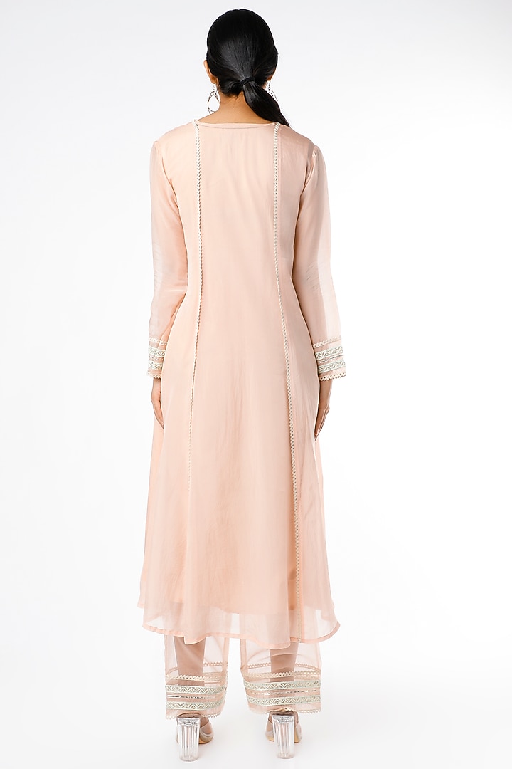 Powder Pink Embellished Kurta Set by Sandhya Shah at Pernia's Pop Up Shop