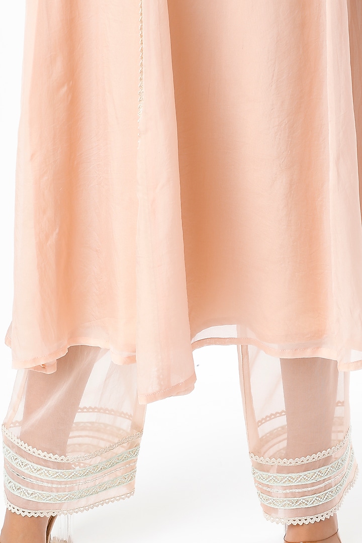 Powder Pink Embellished Kurta Set by Sandhya Shah at Pernia's Pop Up Shop