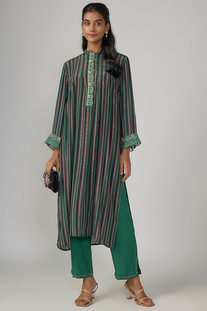 Green Crepe Embroidered Kurta Set by Sandhya Shah at Pernia's Pop Up Shop