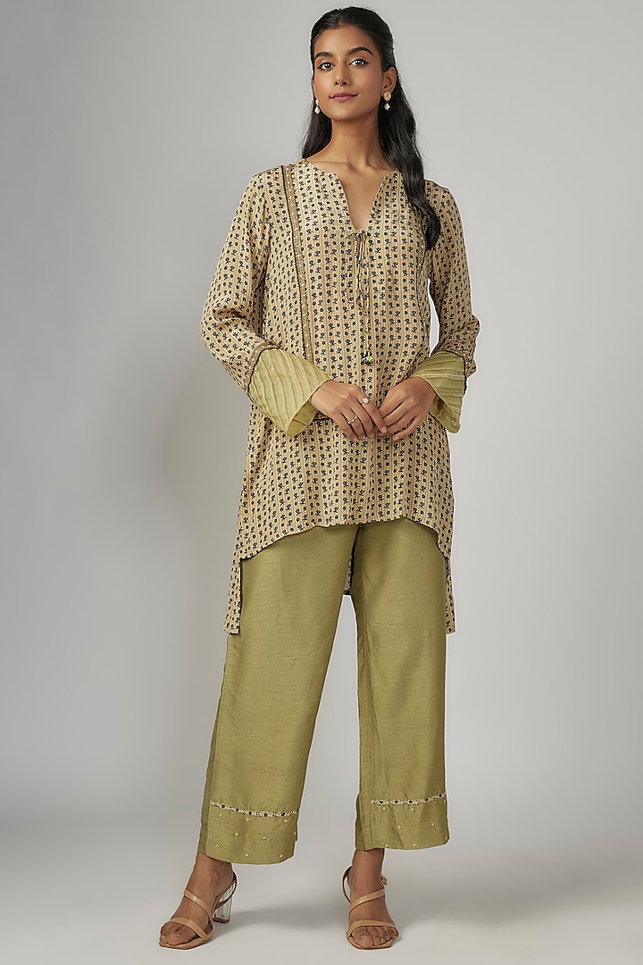 Beige Crepe Printed Kurta Set by Sandhya Shah at Pernia's Pop Up Shop