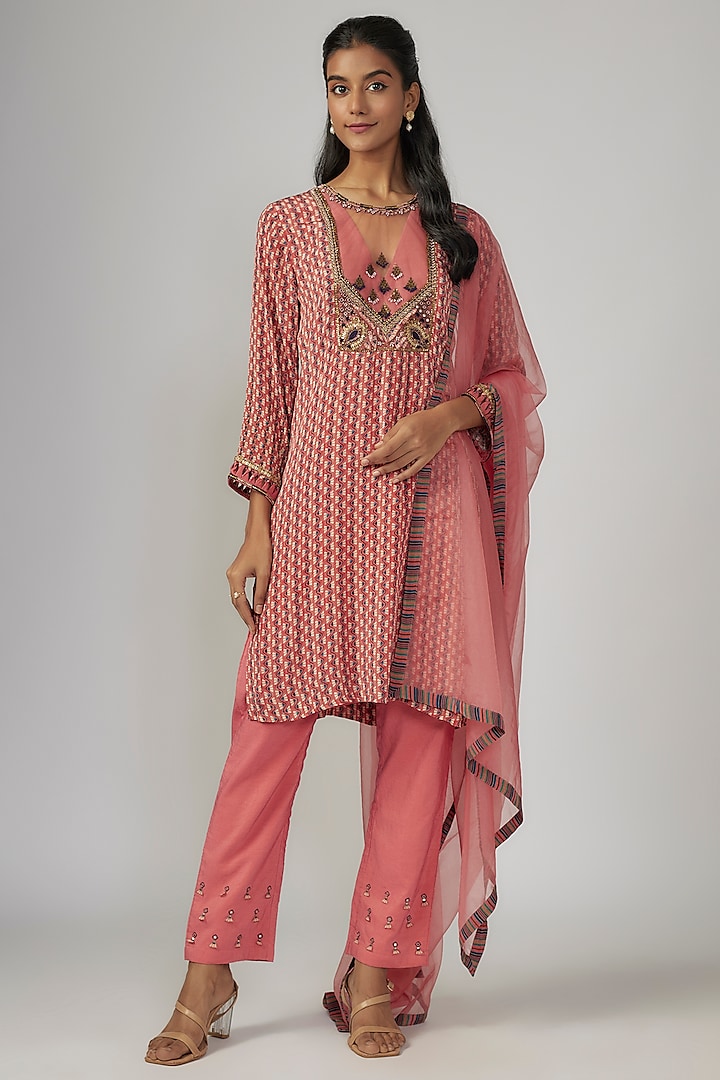 Coral Crepe Sequins Work & Embellished Kurta Set by Sandhya Shah at Pernia's Pop Up Shop