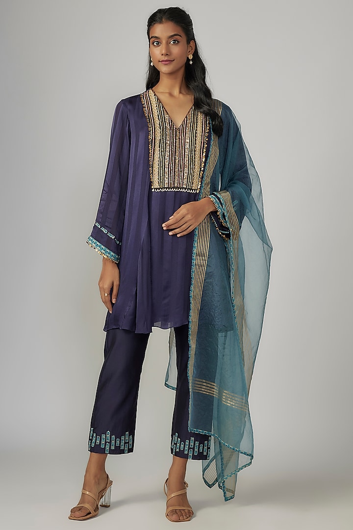 Blue Crepe Embroidered Kurta Set by Sandhya Shah at Pernia's Pop Up Shop