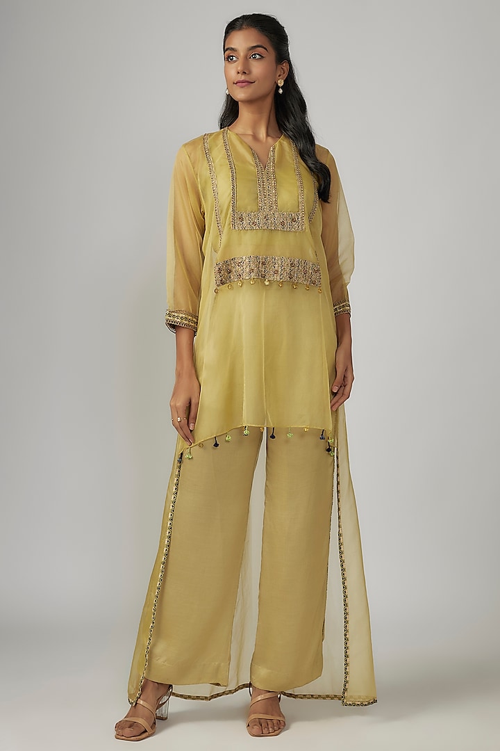 Green Organza Embroidered High-Low Kurta Set by Sandhya Shah at Pernia's Pop Up Shop