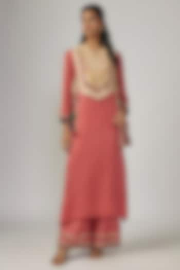 Pink Crepe Embellished Kurta Set by Sandhya Shah at Pernia's Pop Up Shop