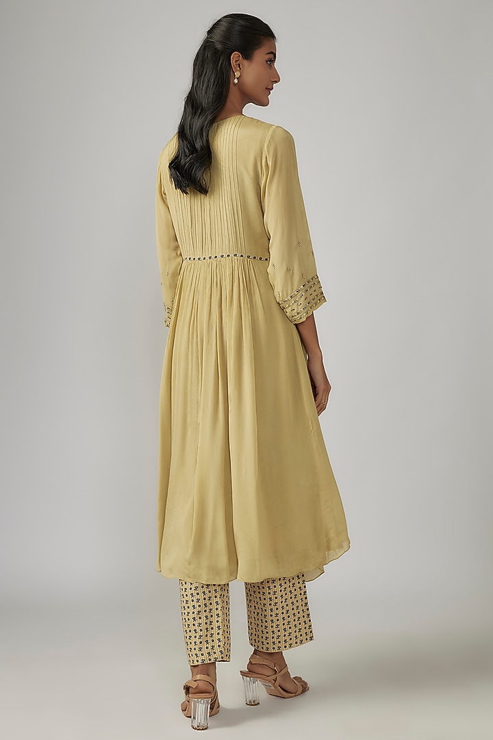 Green Wrinkle Chinon Bead Embroidered Asymmetric Kurta Set by Sandhya Shah at Pernia's Pop Up Shop
