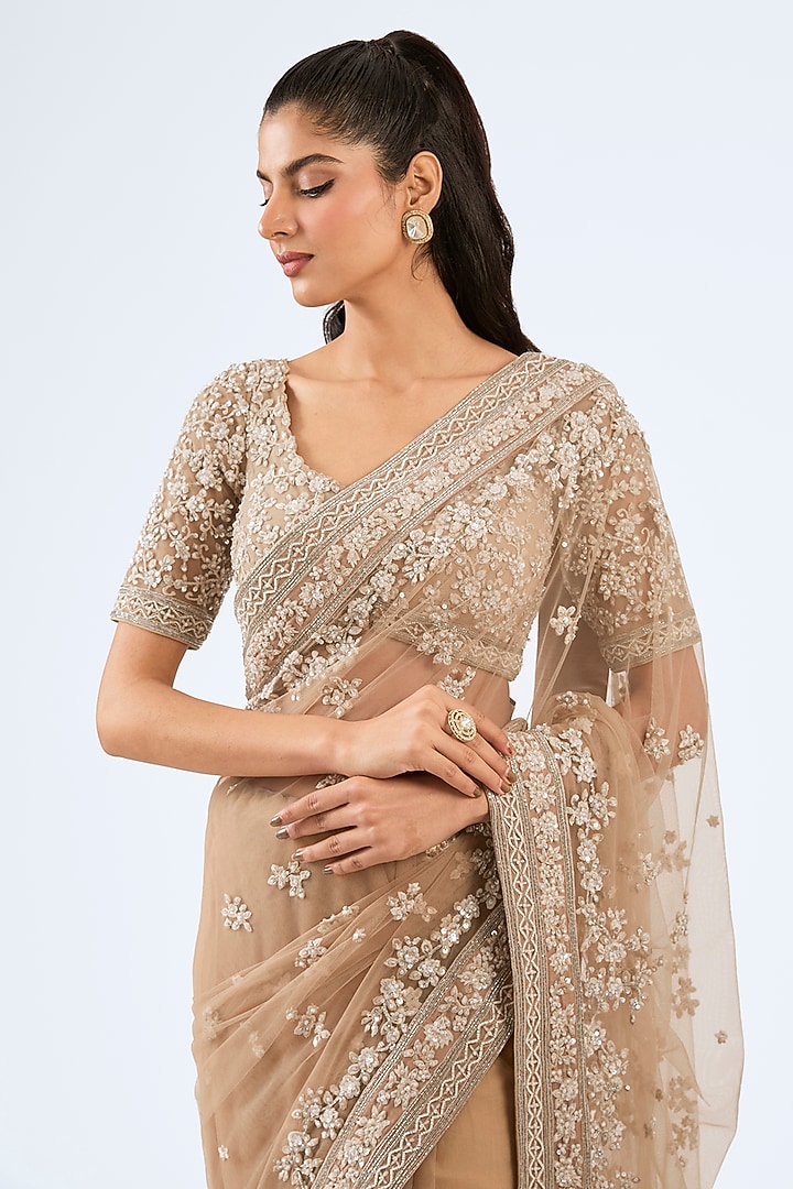 Beige Tulle Cutdana & Resham Embroidered Reception Saree Set by Pallavi Poddar (India) at Pernia's Pop Up Shop