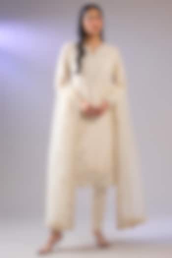 Ivory Chanderi Resham Embroidered Kurta Set by Pallavi Poddar (India) at Pernia's Pop Up Shop