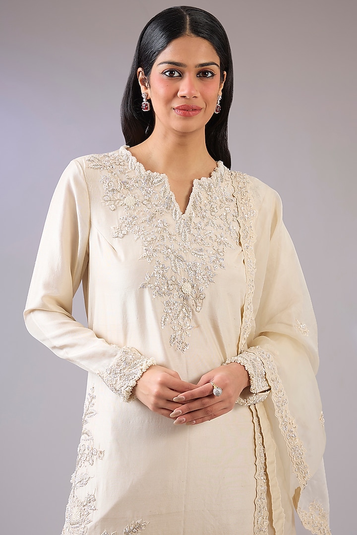 Ivory Chanderi Resham Embroidered Kurta Set by Pallavi Poddar (India) at Pernia's Pop Up Shop