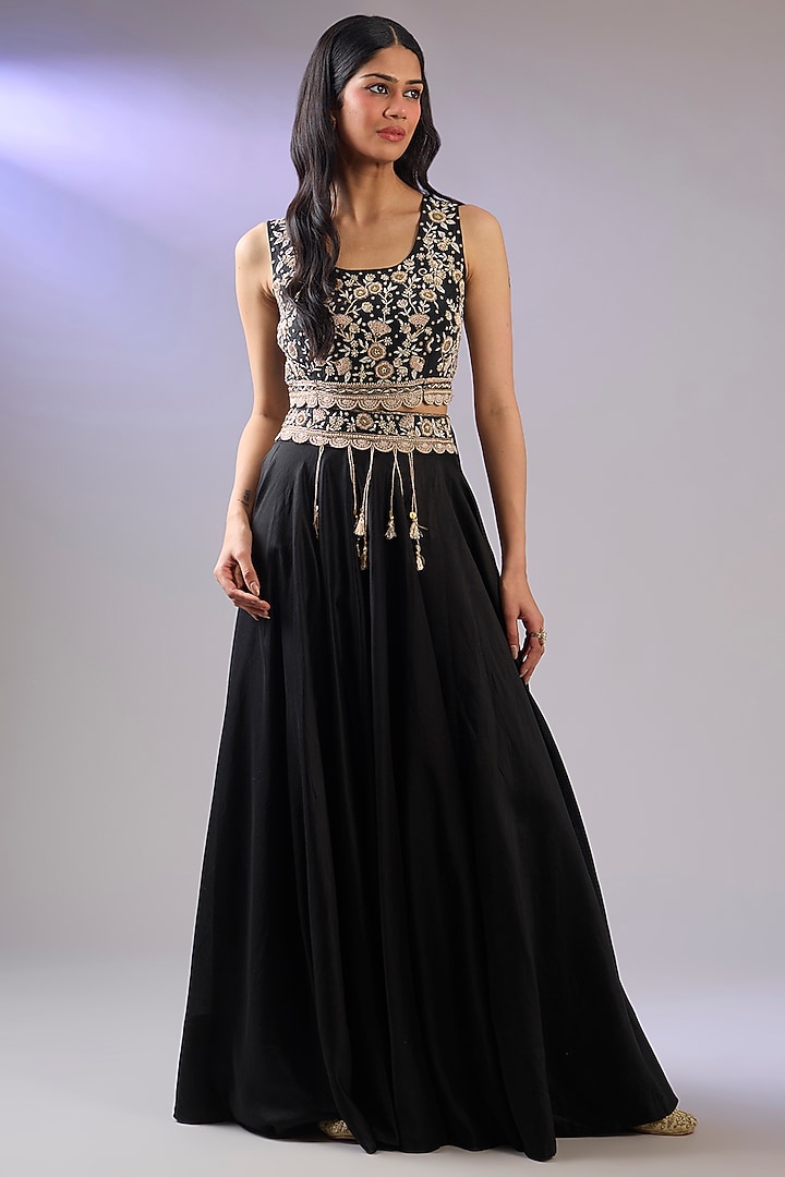 Black Tissue Organza Resham Work Cape Set by Pallavi Poddar (India) at Pernia's Pop Up Shop