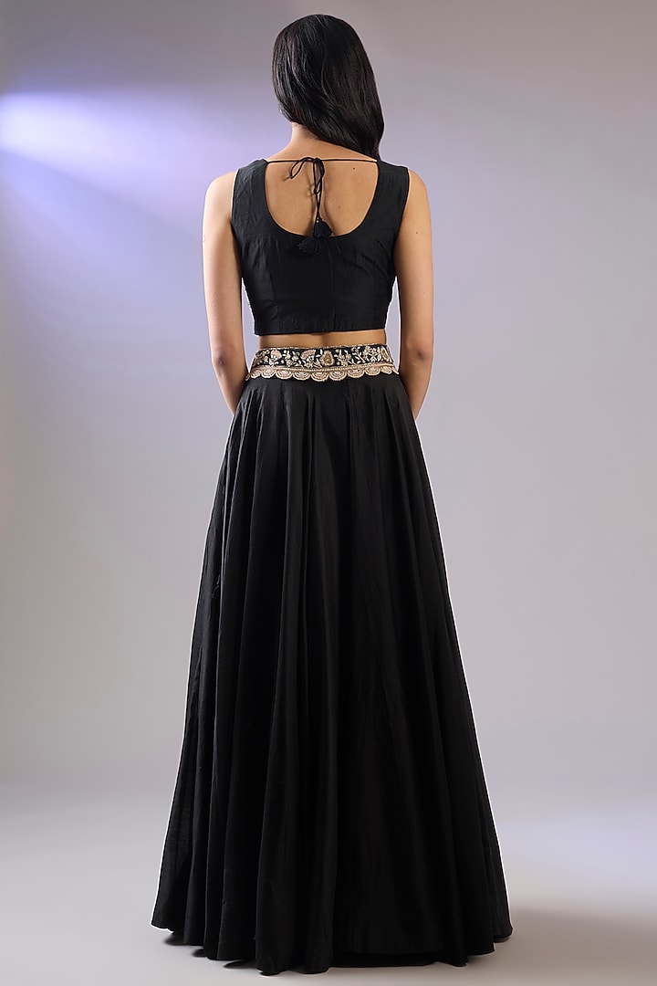 Black Tissue Organza Resham Work Cape Set by Pallavi Poddar (India) at Pernia's Pop Up Shop