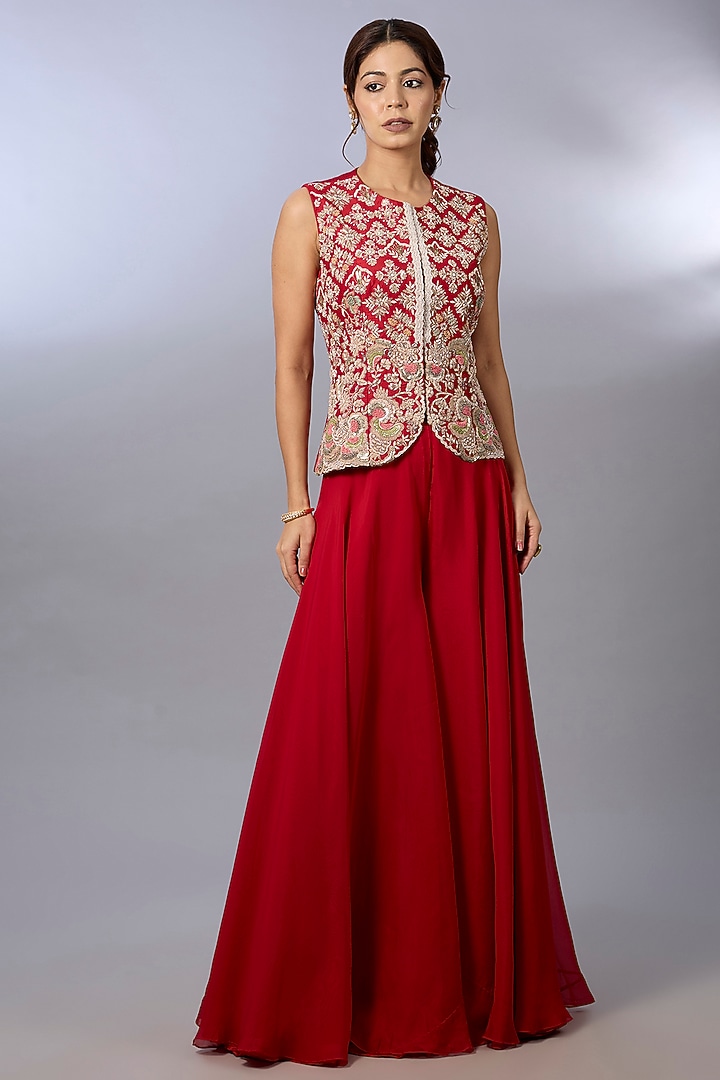 Red Organza Embroidered Cape Set by Pallavi Poddar (India) at Pernia's Pop Up Shop
