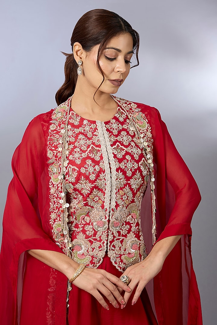 Red Organza Embroidered Cape Set by Pallavi Poddar (India) at Pernia's Pop Up Shop