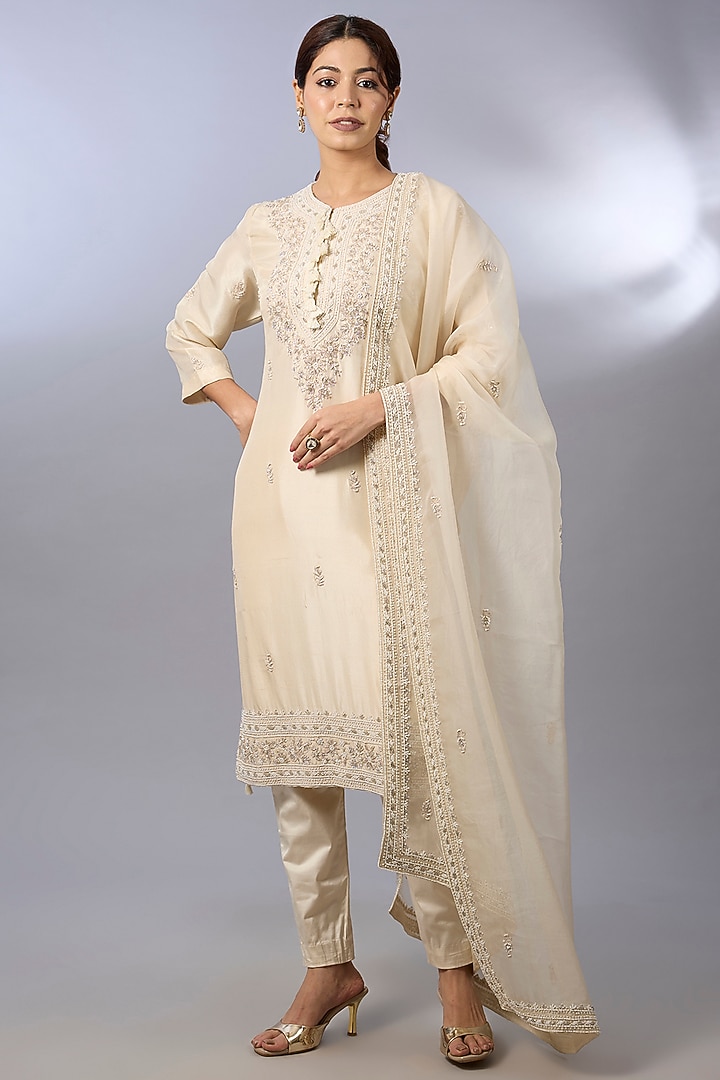 Ivory Dupion Zardosi Work Kurta Set by Pallavi Poddar (India) at Pernia's Pop Up Shop