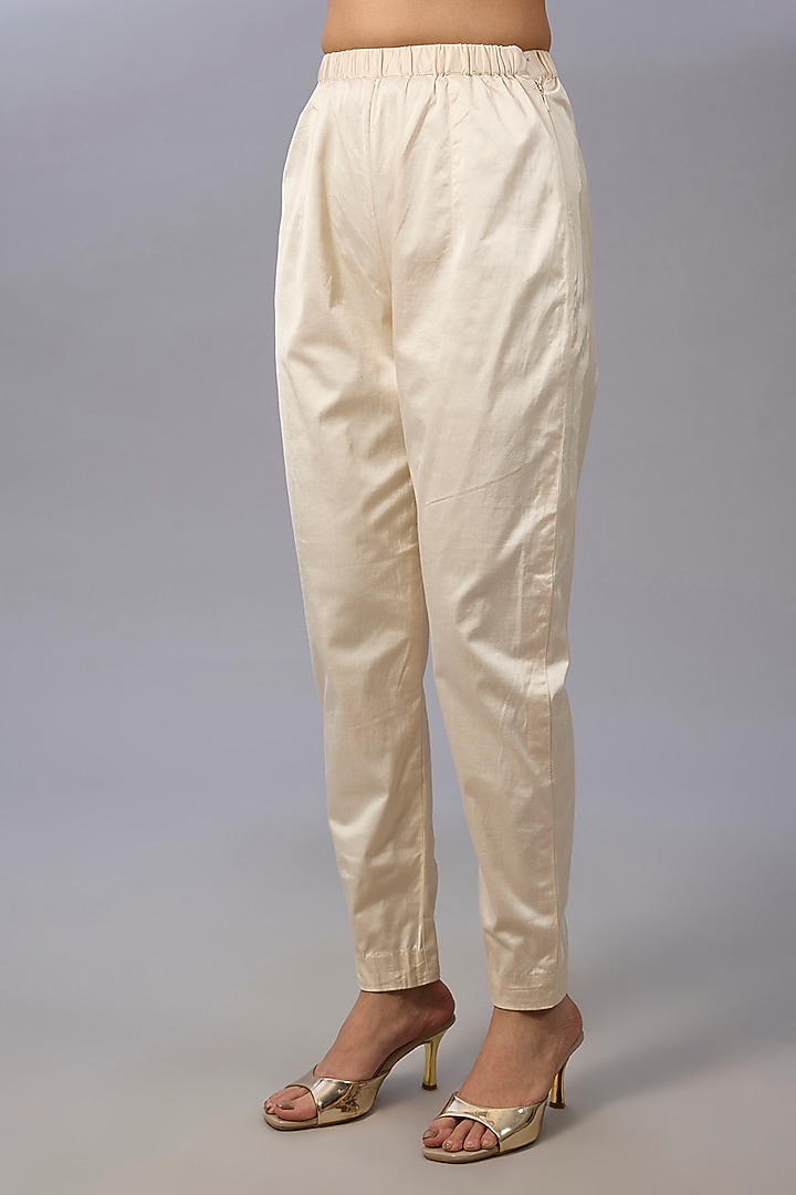 Ivory Dupion Zardosi Work Kurta Set by Pallavi Poddar (India) at Pernia's Pop Up Shop