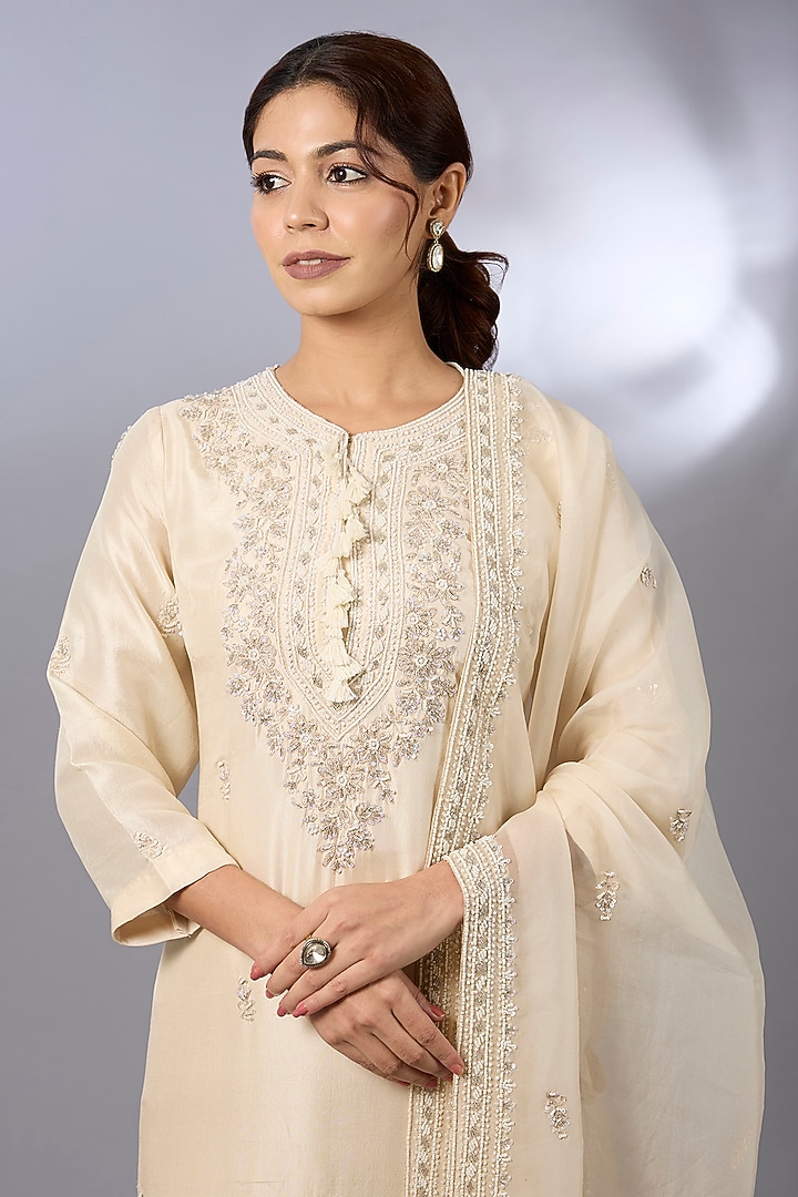 Ivory Dupion Zardosi Work Kurta Set by Pallavi Poddar (India) at Pernia's Pop Up Shop