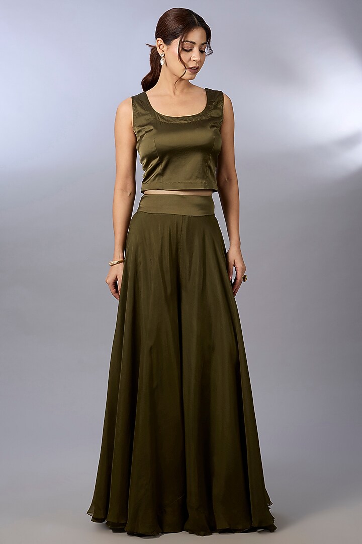 Mehendi Green Tissue Embroidered Kaftan Set by Pallavi Poddar (India) at Pernia's Pop Up Shop