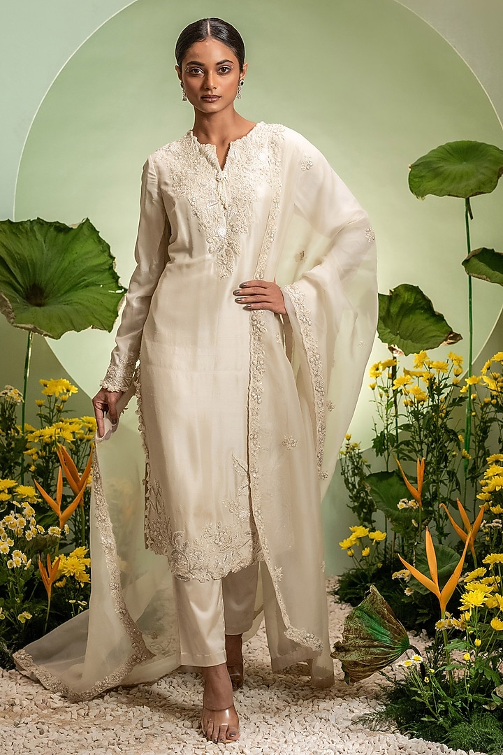 Ivory Organza & Chiffon Embroidered Kurta Set by Pallavi Poddar (India) at Pernia's Pop Up Shop