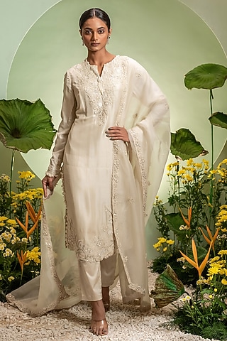 Ivory Organza & Chiffon Embroidered Kurta Set by Pallavi Poddar (India)