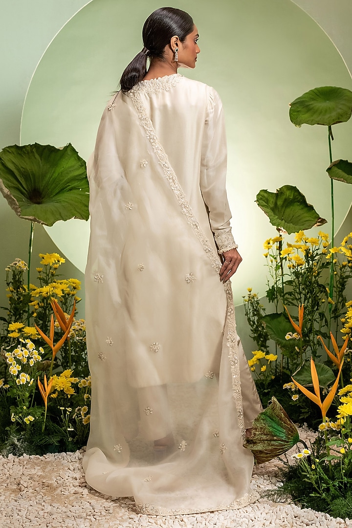 Ivory Organza & Chiffon Embroidered Kurta Set by Pallavi Poddar (India) at Pernia's Pop Up Shop