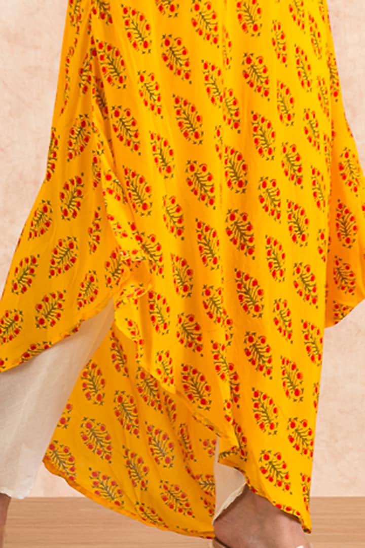Mustard Block Printed Kurta Set by Palak & Mehak at Pernia's Pop Up Shop
