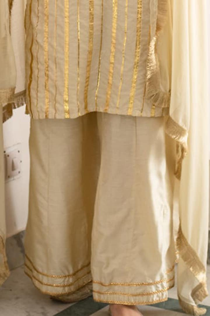 Cream Embroidered Kurta Set by Palak & Mehak at Pernia's Pop Up Shop