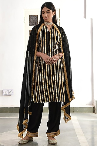 Black Embroidered Kurta Set by Palak & Mehak