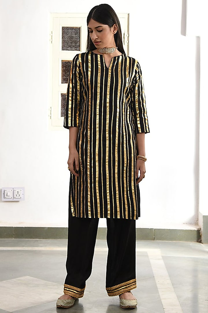 Black Embroidered Kurta Set by Palak & Mehak at Pernia's Pop Up Shop