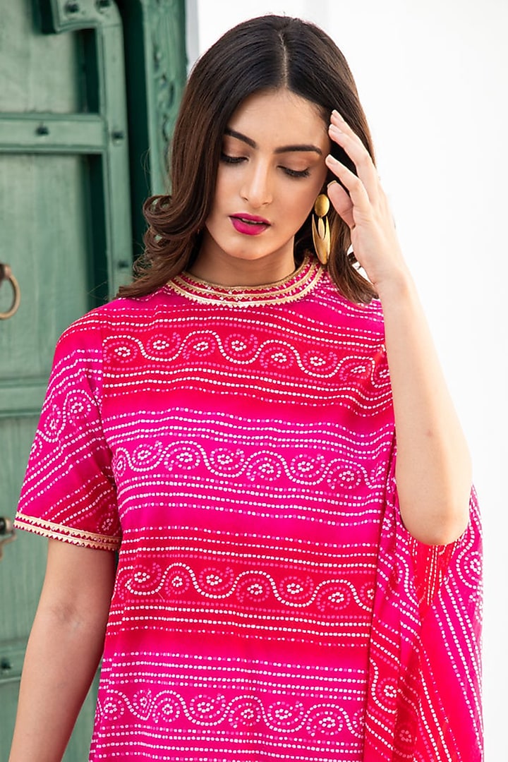 Pink Bandhani Cowl Kurta Set by Palak & Mehak at Pernia's Pop Up Shop
