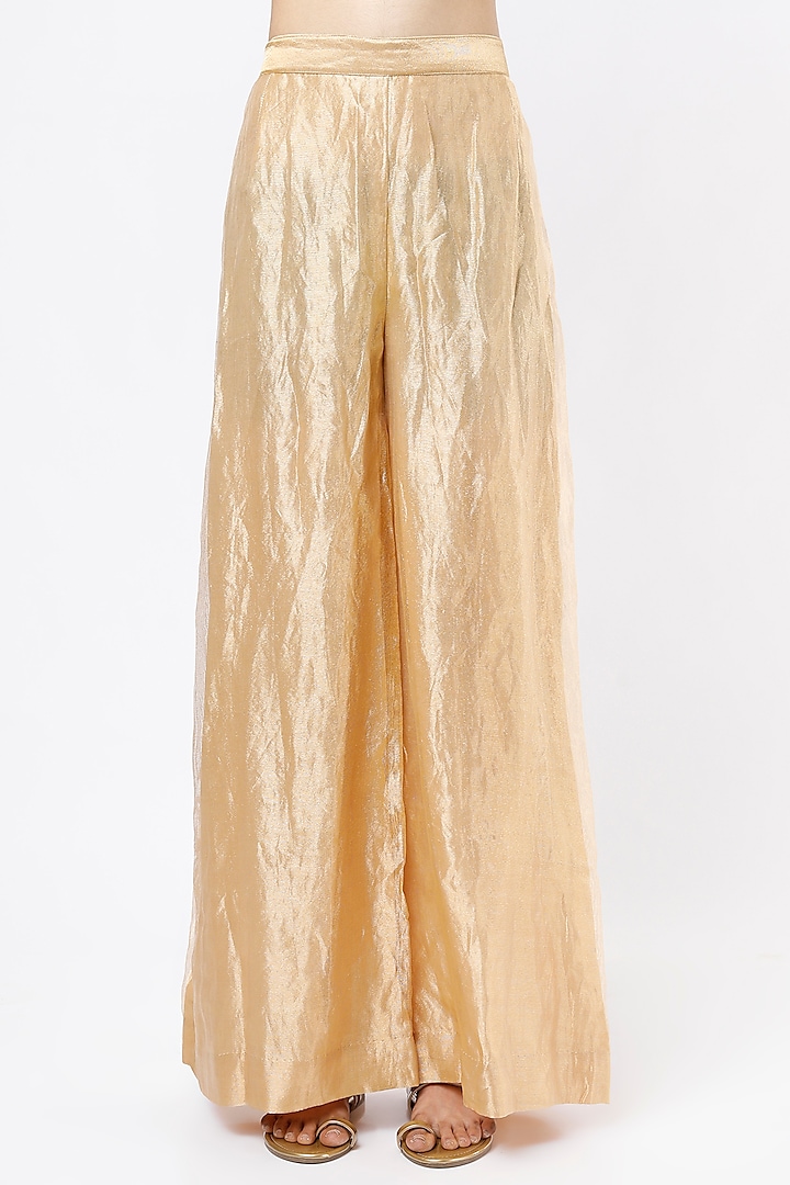 Gold Tissue & Cotton Kurta Set by Palak & Mehak at Pernia's Pop Up Shop