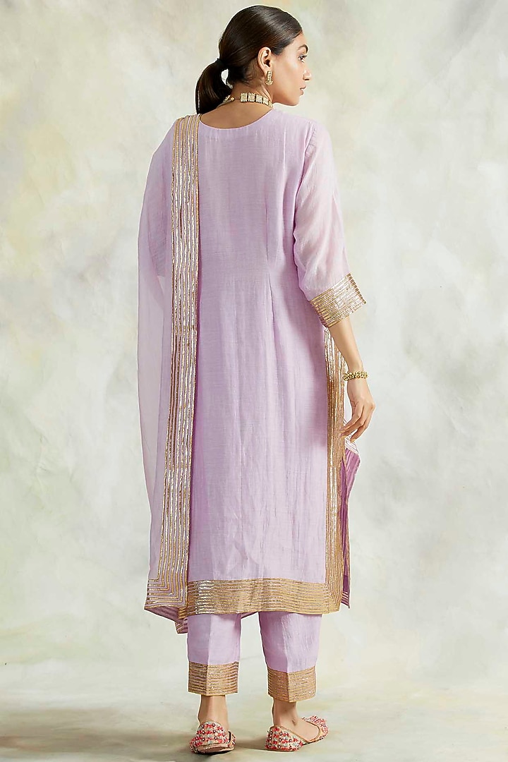 Lilac Embroidered Kurta Set by Palak & Mehak at Pernia's Pop Up Shop