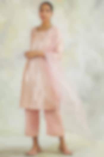 Salmon Pink Hand Embroidered Kurta Set by Palak & Mehak at Pernia's Pop Up Shop