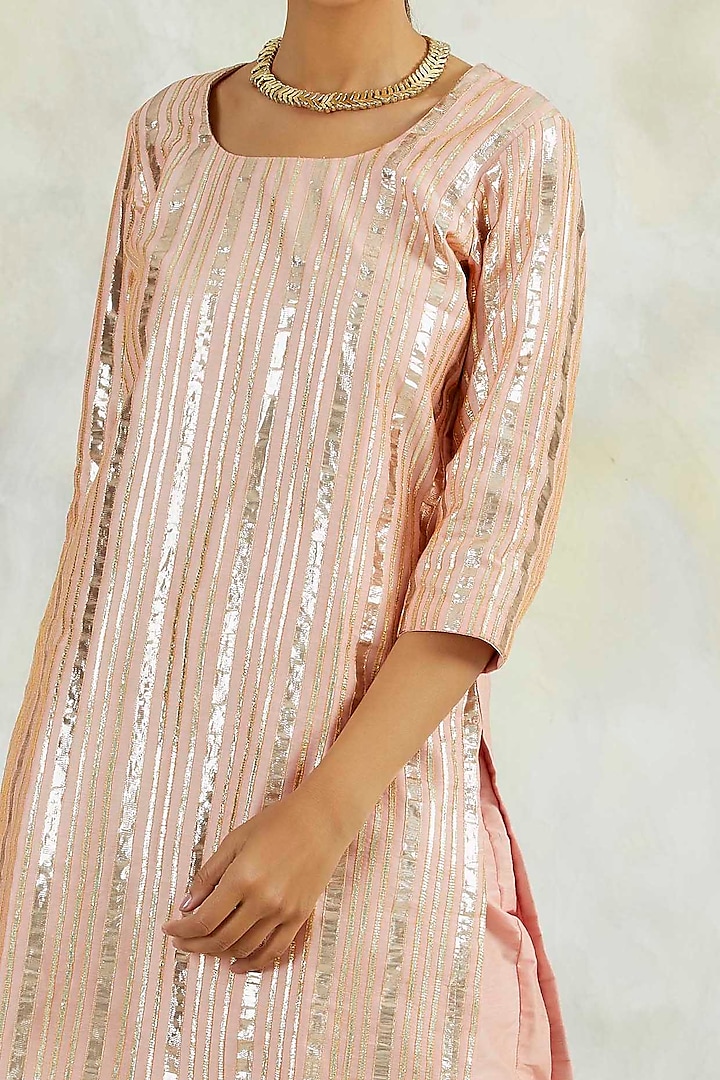 Salmon Pink Hand Embroidered Kurta Set by Palak & Mehak at Pernia's Pop Up Shop