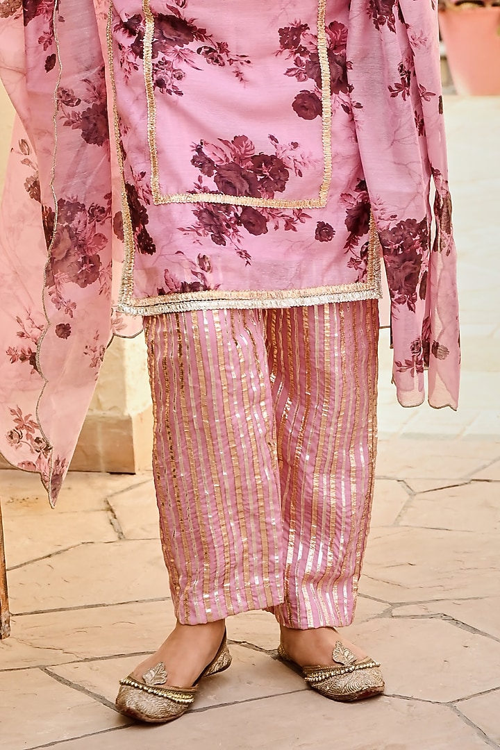 Pink Chanderi Floral Kurta Set by Palak & Mehak at Pernia's Pop Up Shop