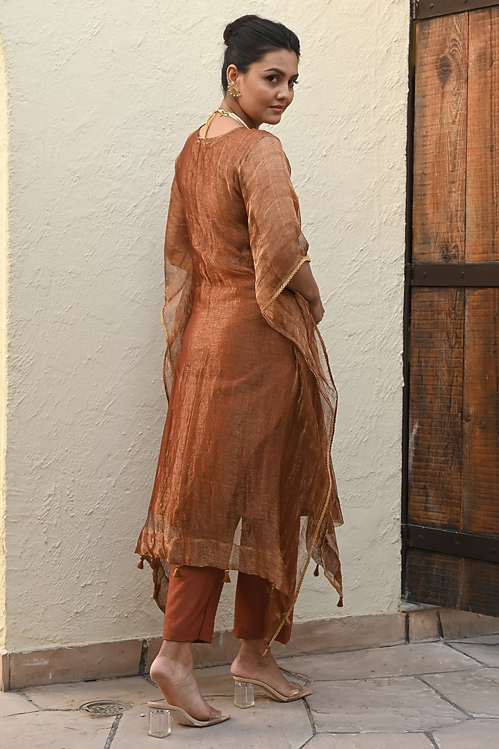 Copper Tissue Kaftan Set by Palak & Mehak at Pernia's Pop Up Shop