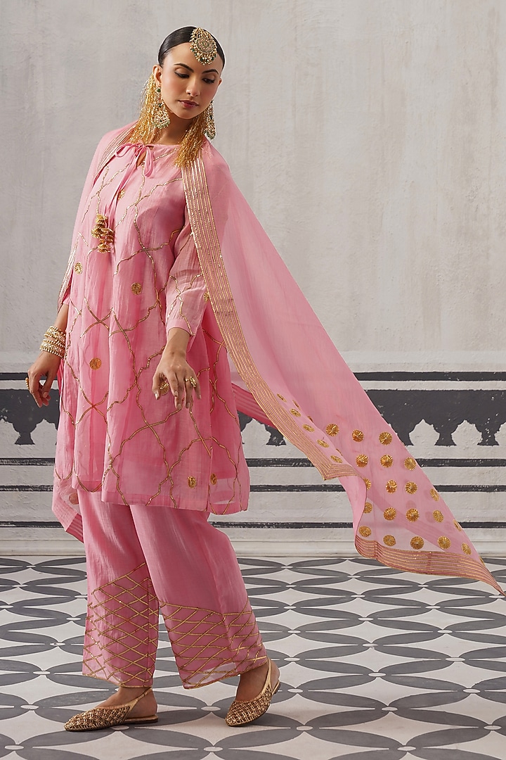Pink Mulmul Chanderi Gota Embellished Kurta Set by Palak & Mehak at Pernia's Pop Up Shop