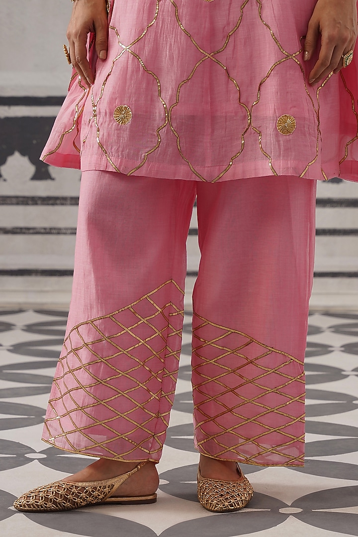 Pink Mulmul Chanderi Gota Embellished Kurta Set by Palak & Mehak at Pernia's Pop Up Shop
