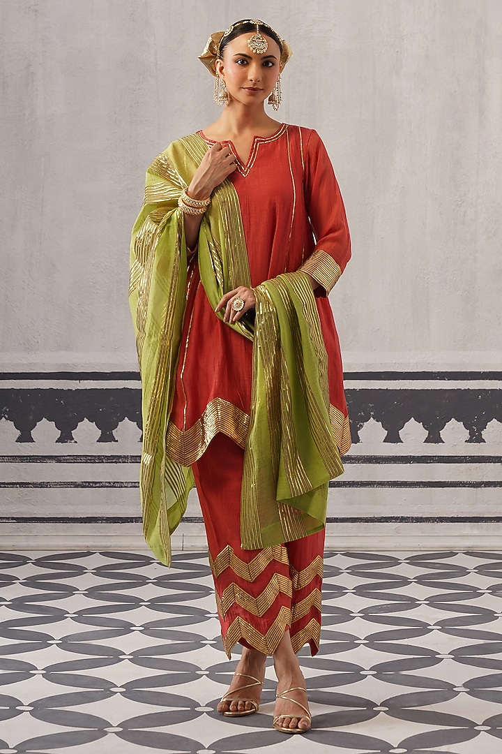 Red Mulmul Chanderi Gota Embellished Kurta Set by Palak & Mehak at Pernia's Pop Up Shop