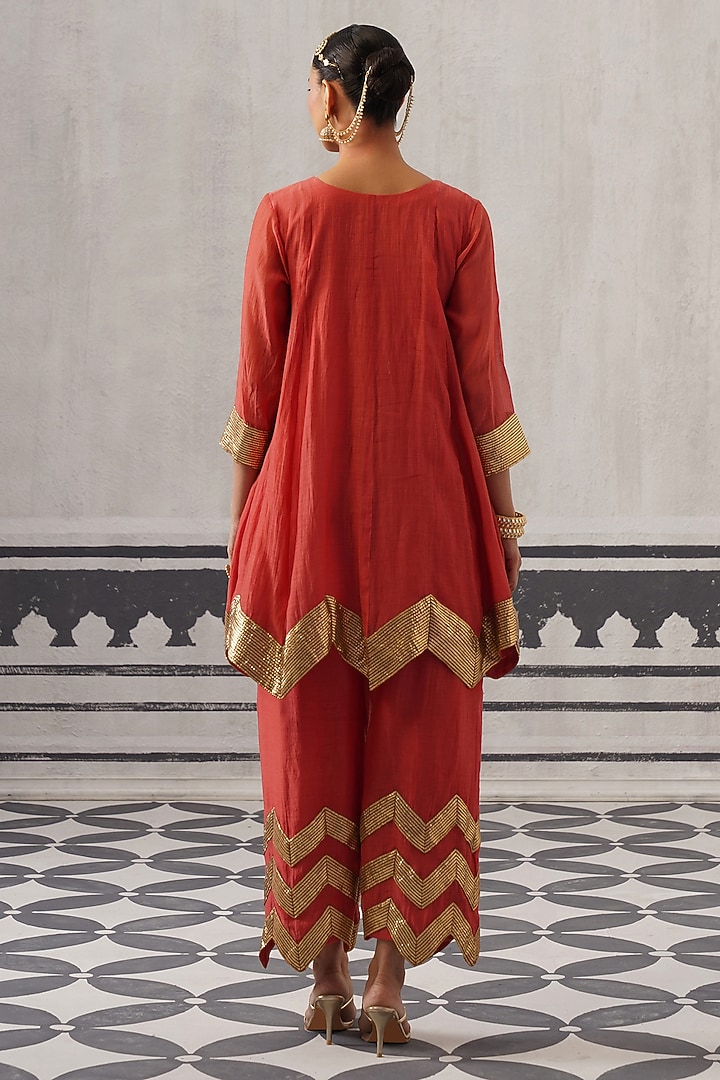 Red Mulmul Chanderi Gota Embellished Kurta Set by Palak & Mehak at Pernia's Pop Up Shop
