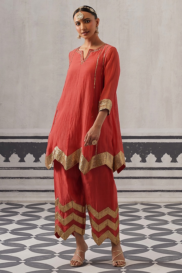 Red Mulmul Chanderi Gota Embellished Kurta Set by Palak & Mehak at Pernia's Pop Up Shop