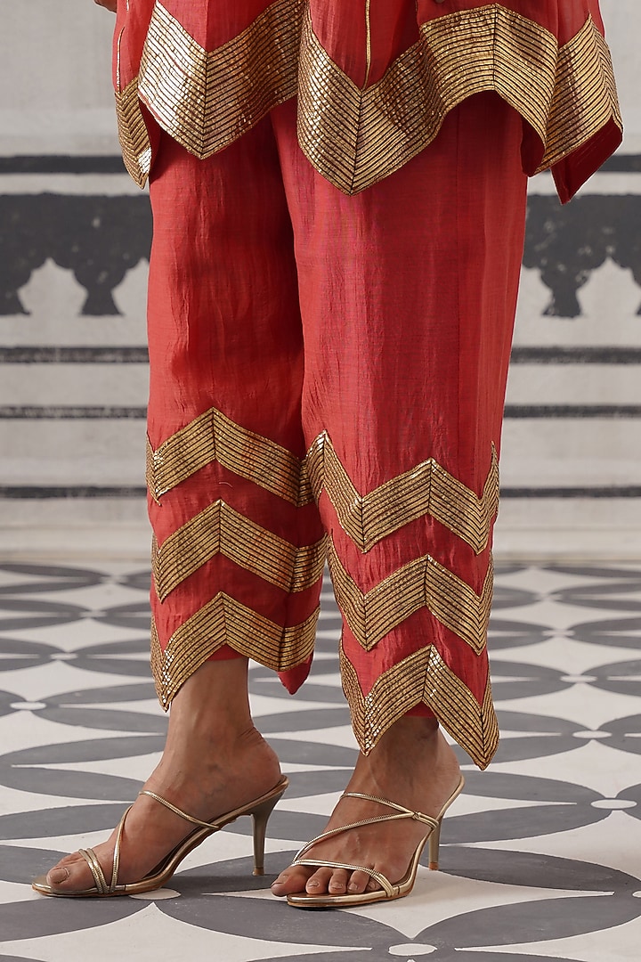 Red Mulmul Chanderi Gota Embellished Kurta Set by Palak & Mehak at Pernia's Pop Up Shop