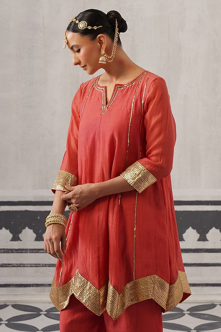 Red Mulmul Chanderi Gota Embellished Kurta Set by Palak & Mehak at Pernia's Pop Up Shop
