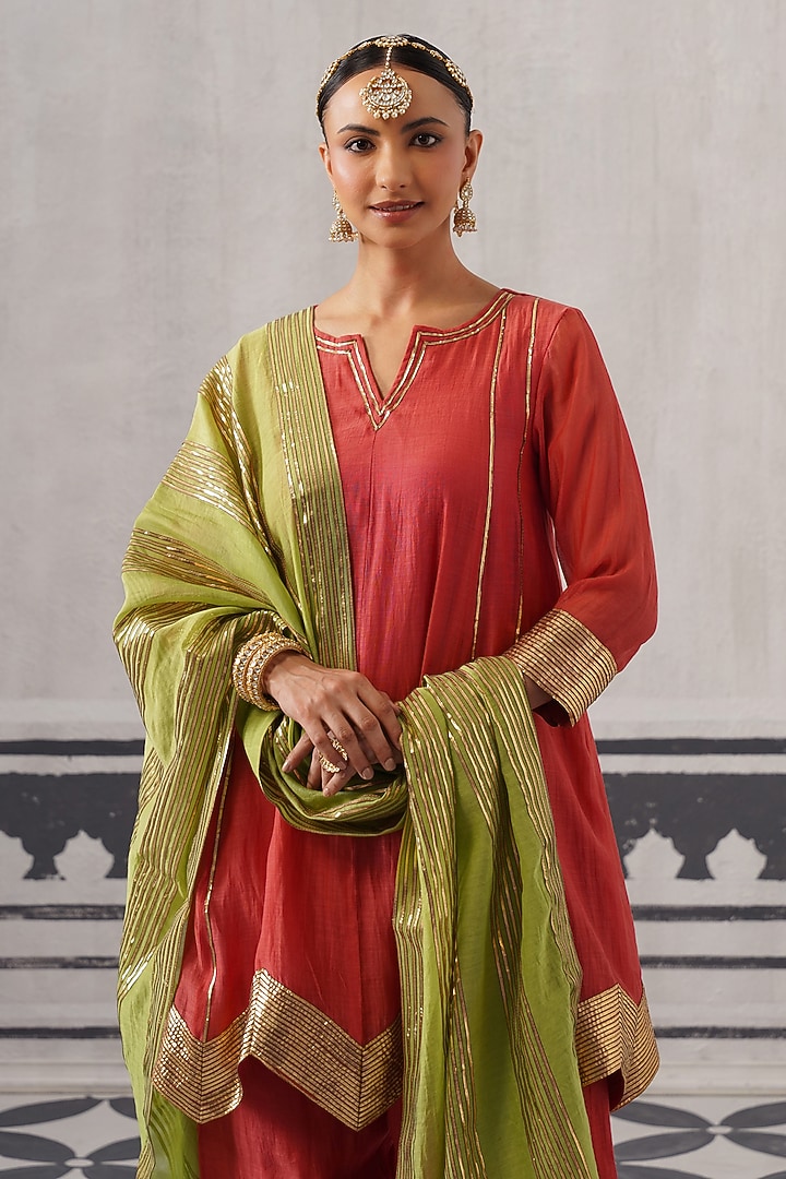 Red Mulmul Chanderi Gota Embellished Kurta Set by Palak & Mehak at Pernia's Pop Up Shop