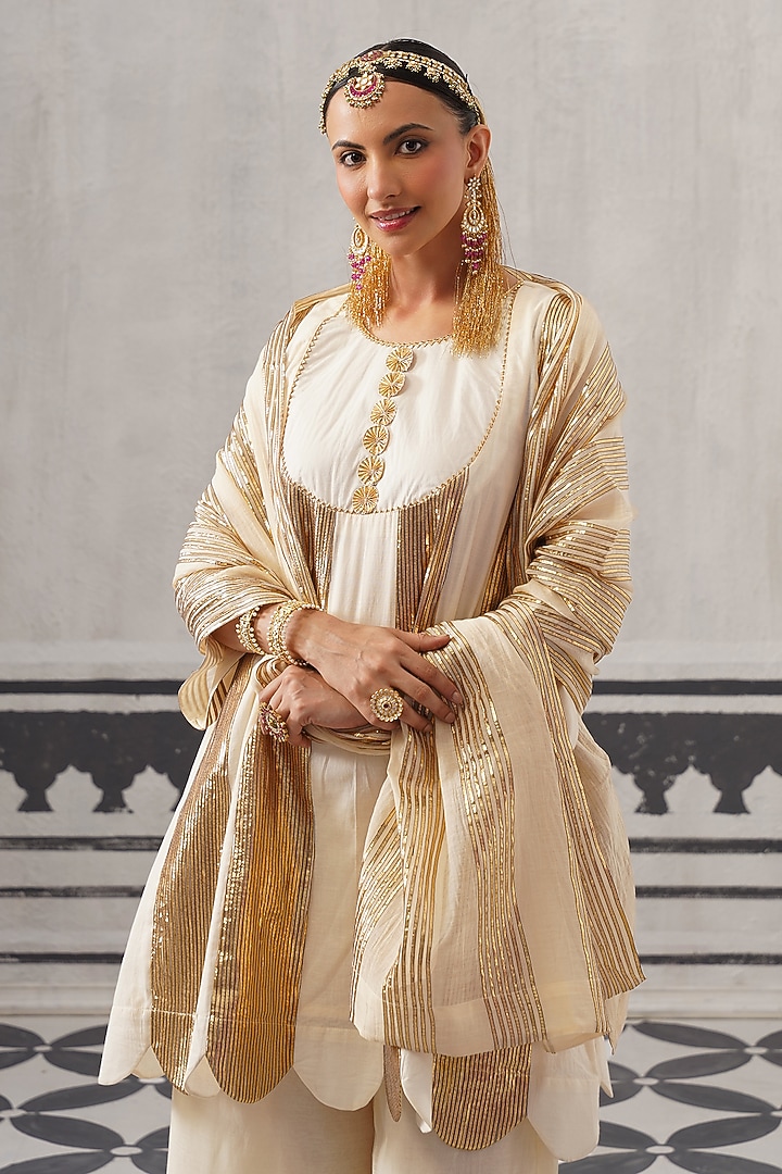 Cream Mulmul Chanderi Gota Embellished Kurta Set by Palak & Mehak at Pernia's Pop Up Shop