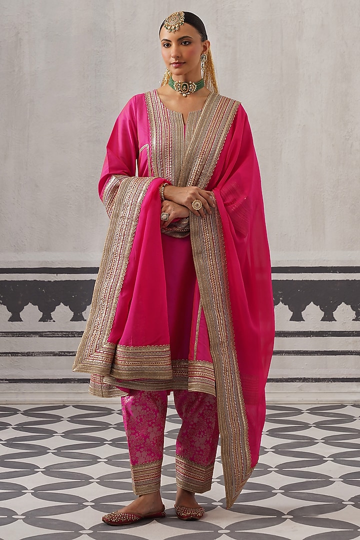 Rani Pink Mul Chanderi & Banarasi Kurta Set by Palak & Mehak at Pernia's Pop Up Shop
