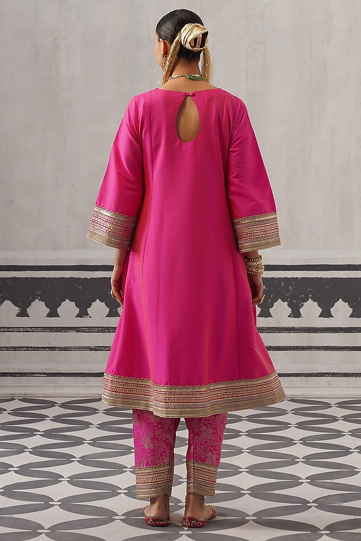 Rani Pink Mul Chanderi & Banarasi Kurta Set by Palak & Mehak at Pernia's Pop Up Shop