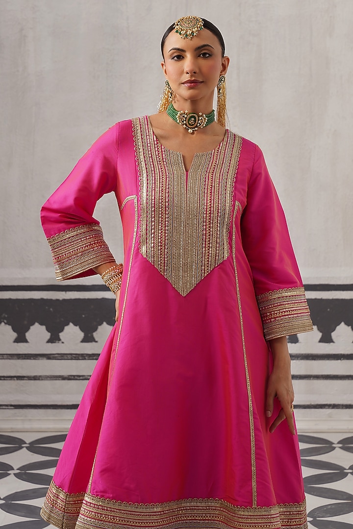 Rani Pink Mul Chanderi & Banarasi Kurta Set by Palak & Mehak at Pernia's Pop Up Shop