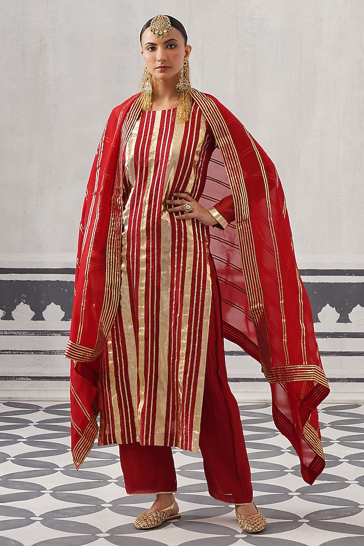 Red Mulmul Chanderi Gota Embellished Kurta Set by Palak & Mehak at Pernia's Pop Up Shop